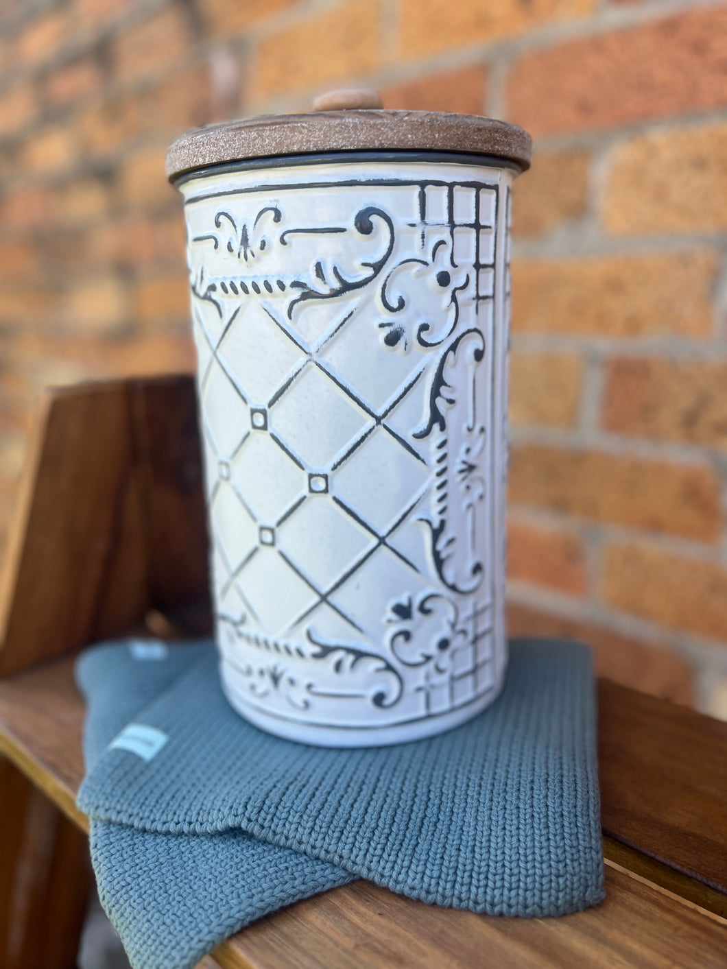 Classic Canister Edition Gift Set